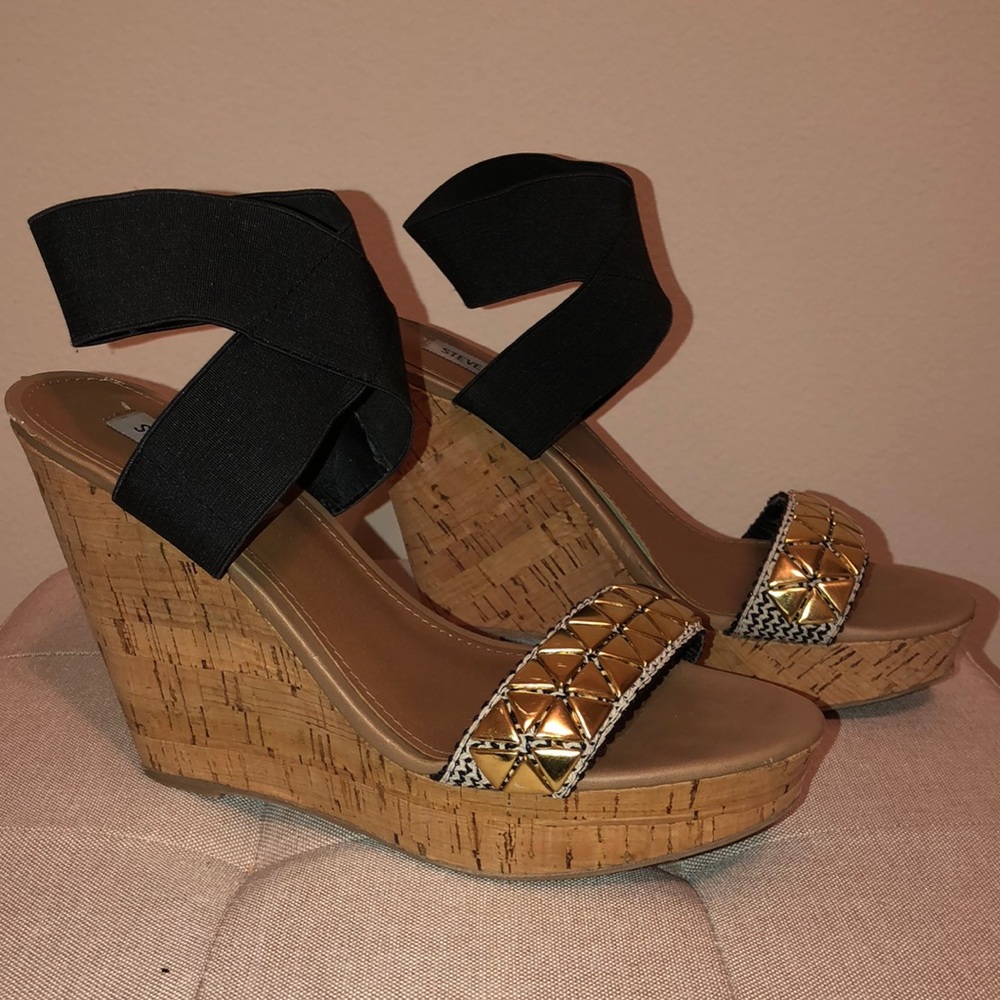Steve Madden Black and Gold Platform Wedges Women’s 8.0